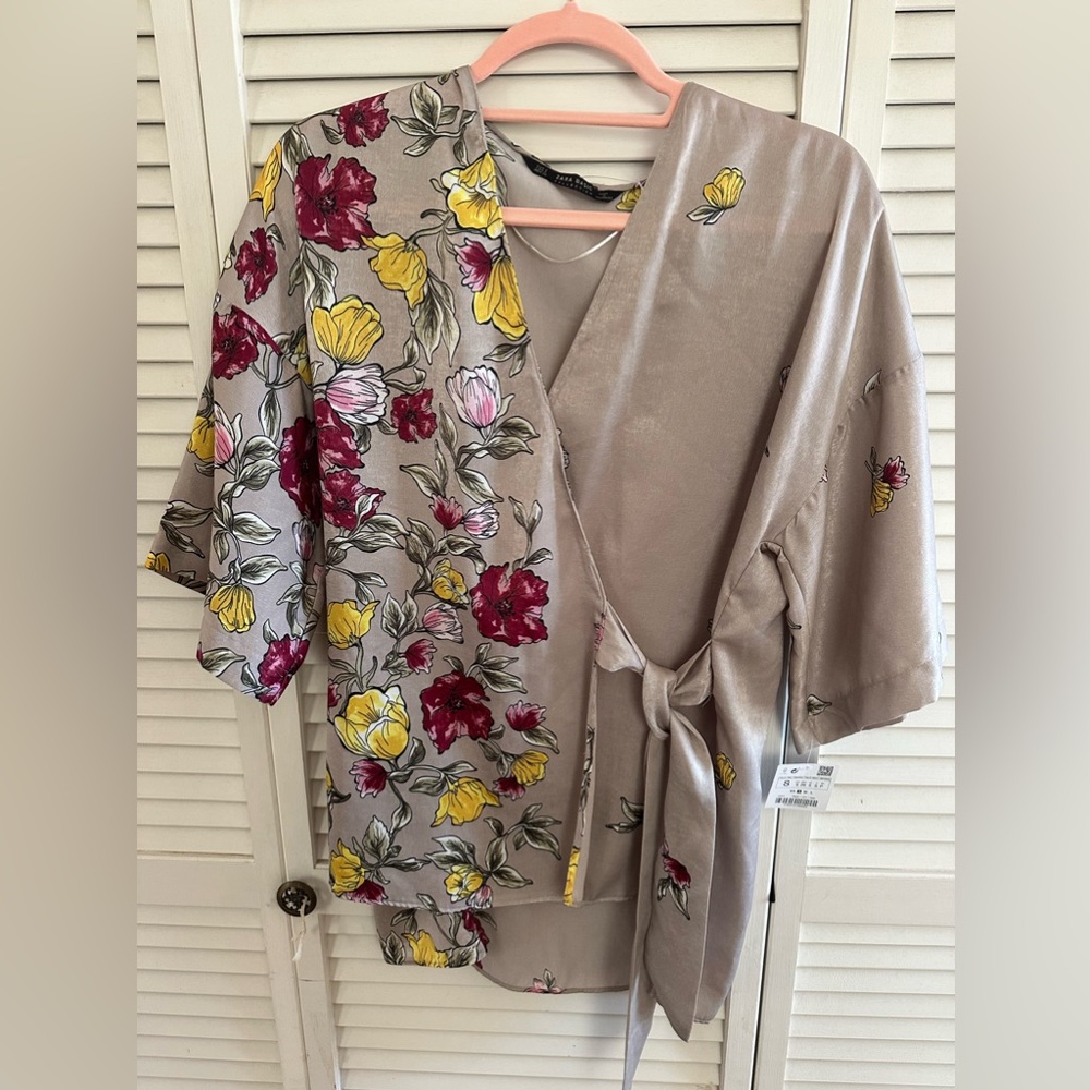 NWT Zara Floral Kimono Blouse - Multicolor